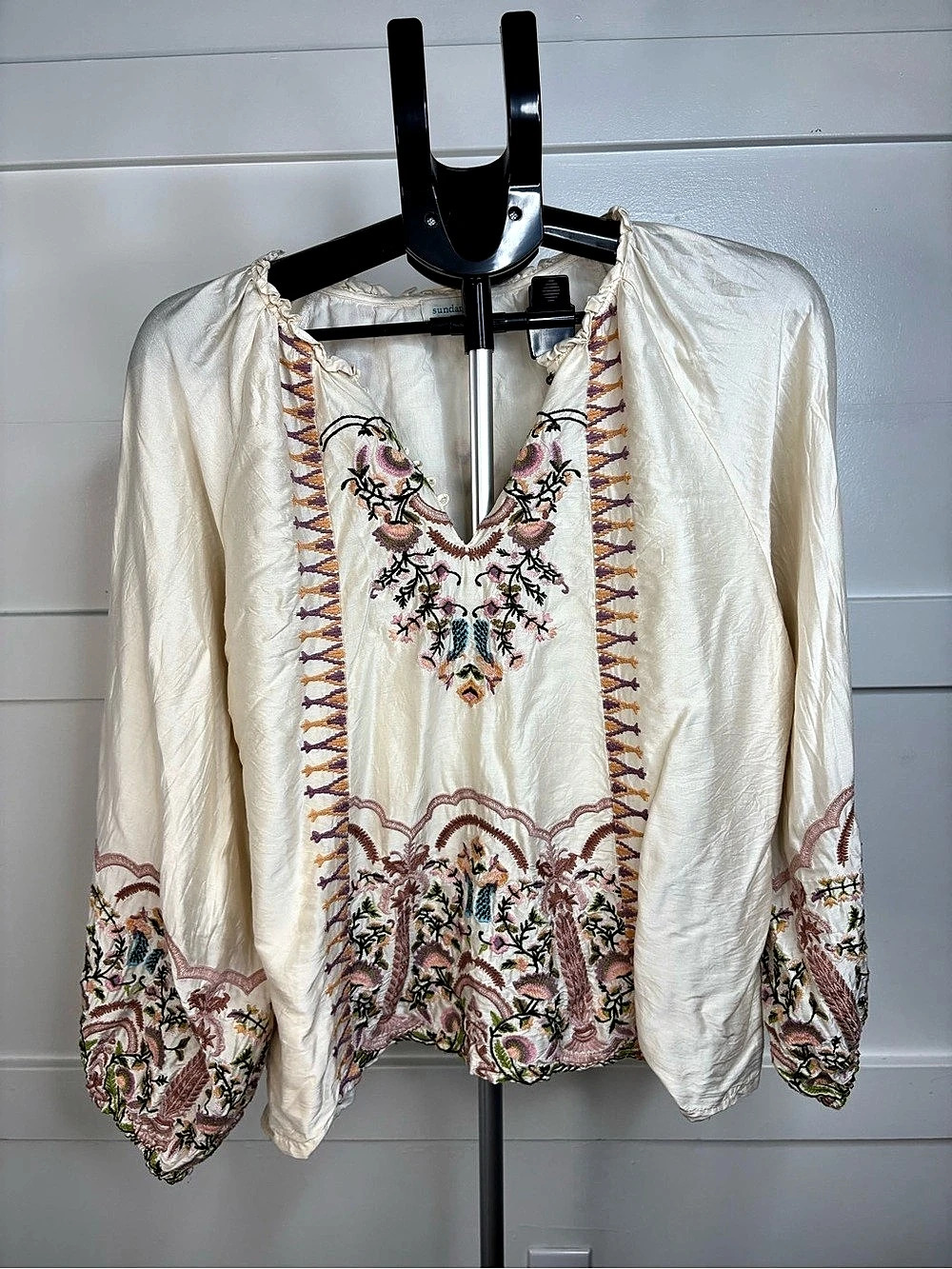 sundance Embroidered Floral Blouse in Cream Size Medium
